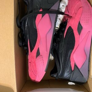 Women’s puma trainers